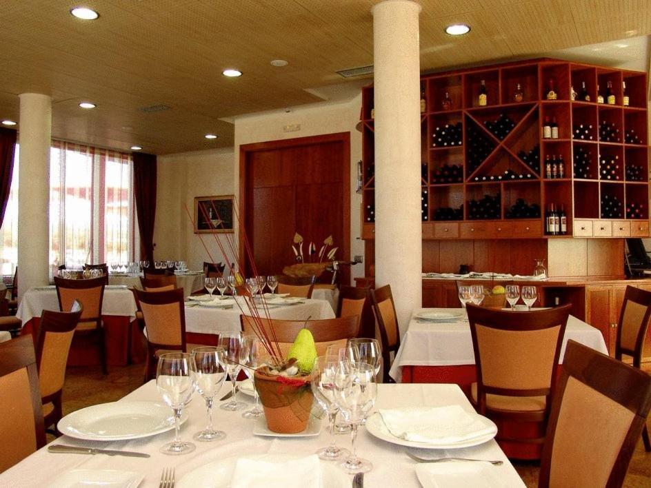 Complejo El Carrascal Hotel Munana Bagian luar foto